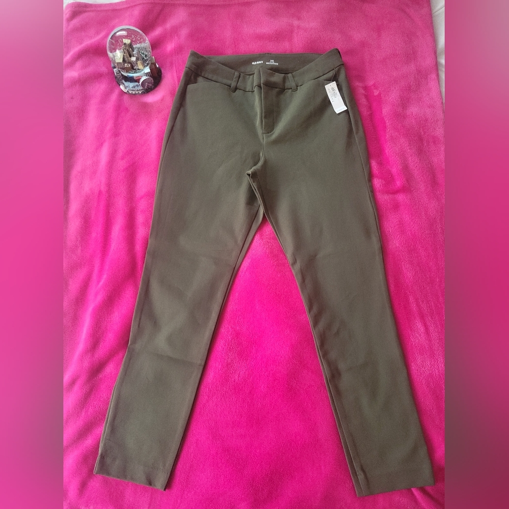 High-Waisted Pixie Skinny Ankle Pants for Women. Olive color